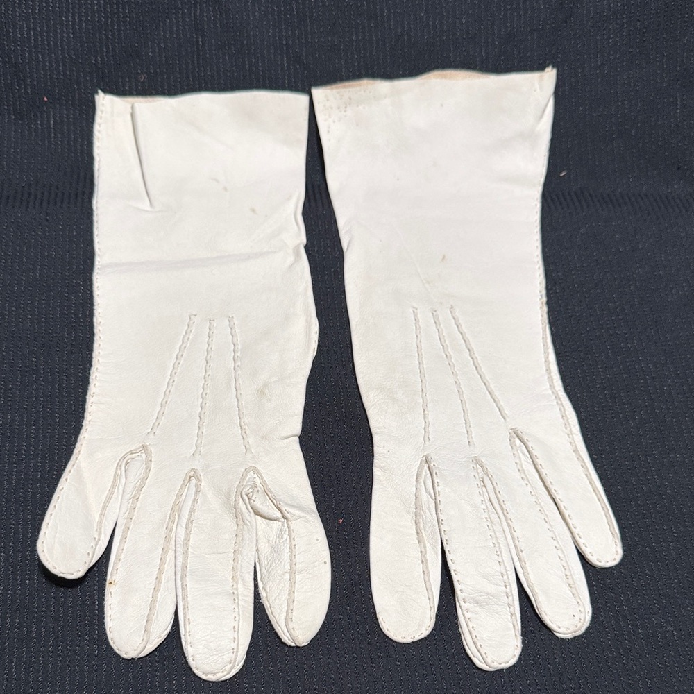 Vintage soft White Leather Gloves